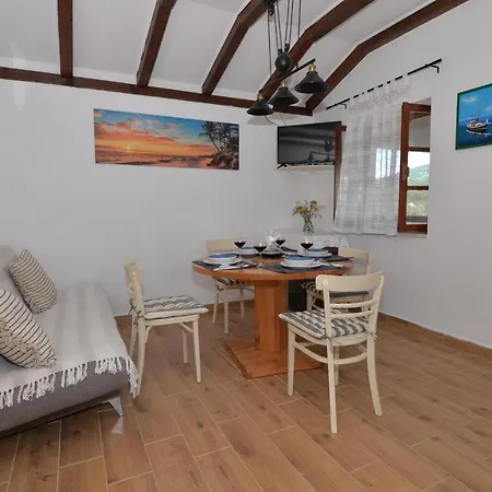 House Lekic * Otok Zizanj
