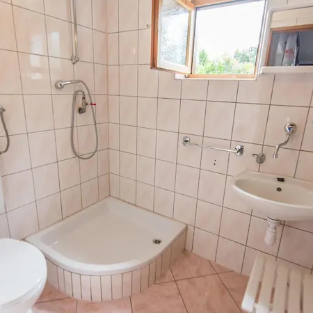 House Lekic Otok Zizanj