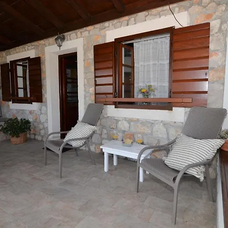 House Lekic Otok Zizanj
